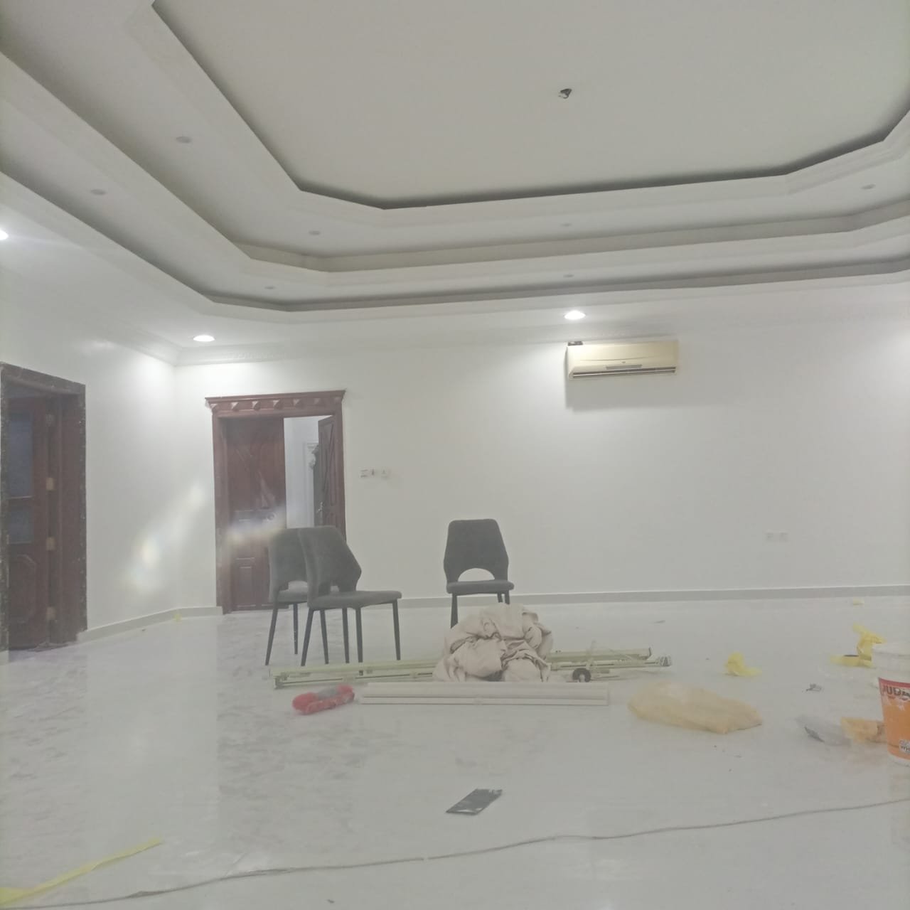 الأصباغ والدهانات الداخلية والخارجية